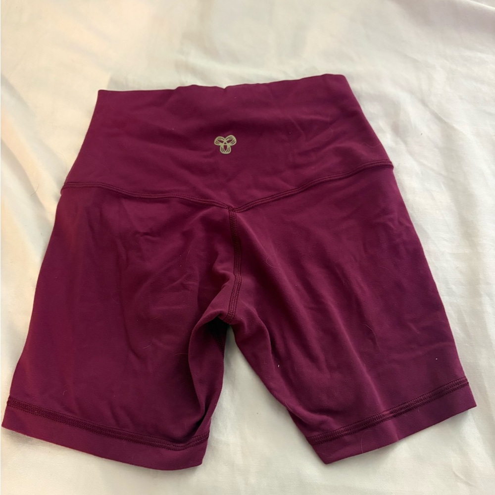 Aritzia Golden BUTTER High-Rise 5” Short (Magenta)